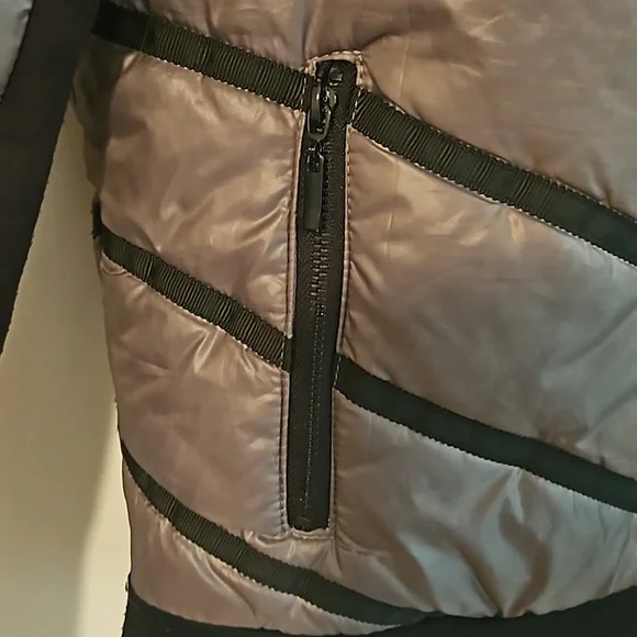 Guess bomber jacket - Picture 3 of 9